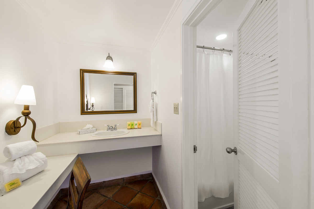 Waterfront_Bathroom2-_R